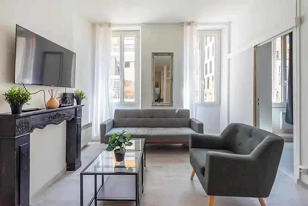 T2 Appartement Lumineux A La Joliette Marseille Luaran gambar