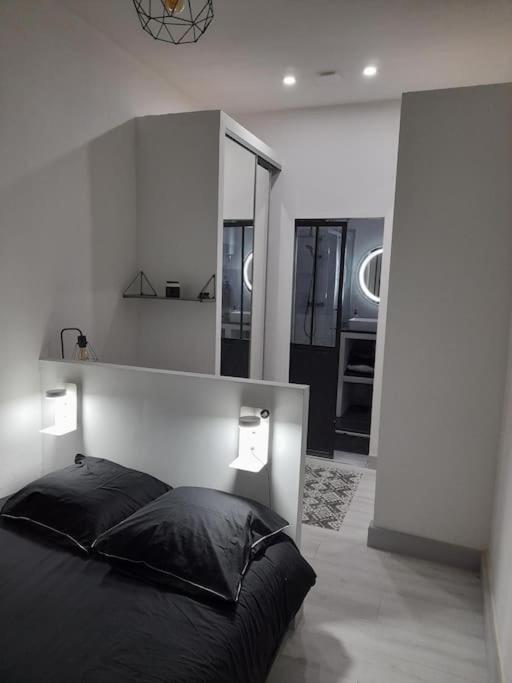 T2 Appartement Lumineux A La Joliette Marseille Luaran gambar