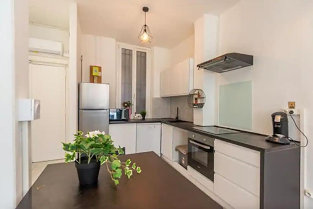 T2 Appartement Lumineux A La Joliette Marseille Luaran gambar